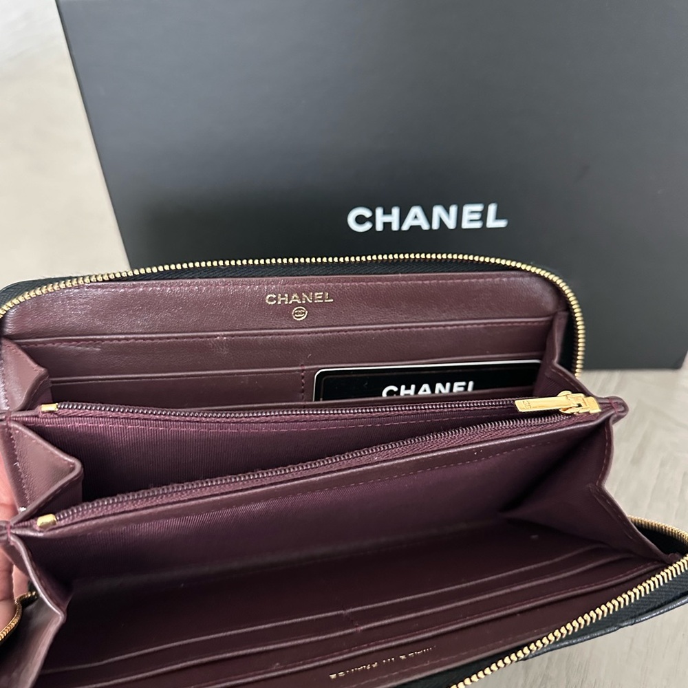 Chanel Lambskin Quilted Leather Wallet - Picture 4 of 5